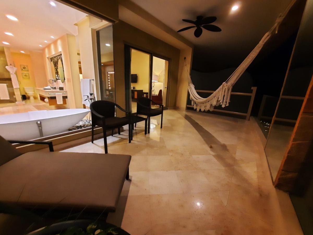 Suites At Garza Blanca Preserve Resort & Spa Пуерто-Вальярта Екстер'єр фото